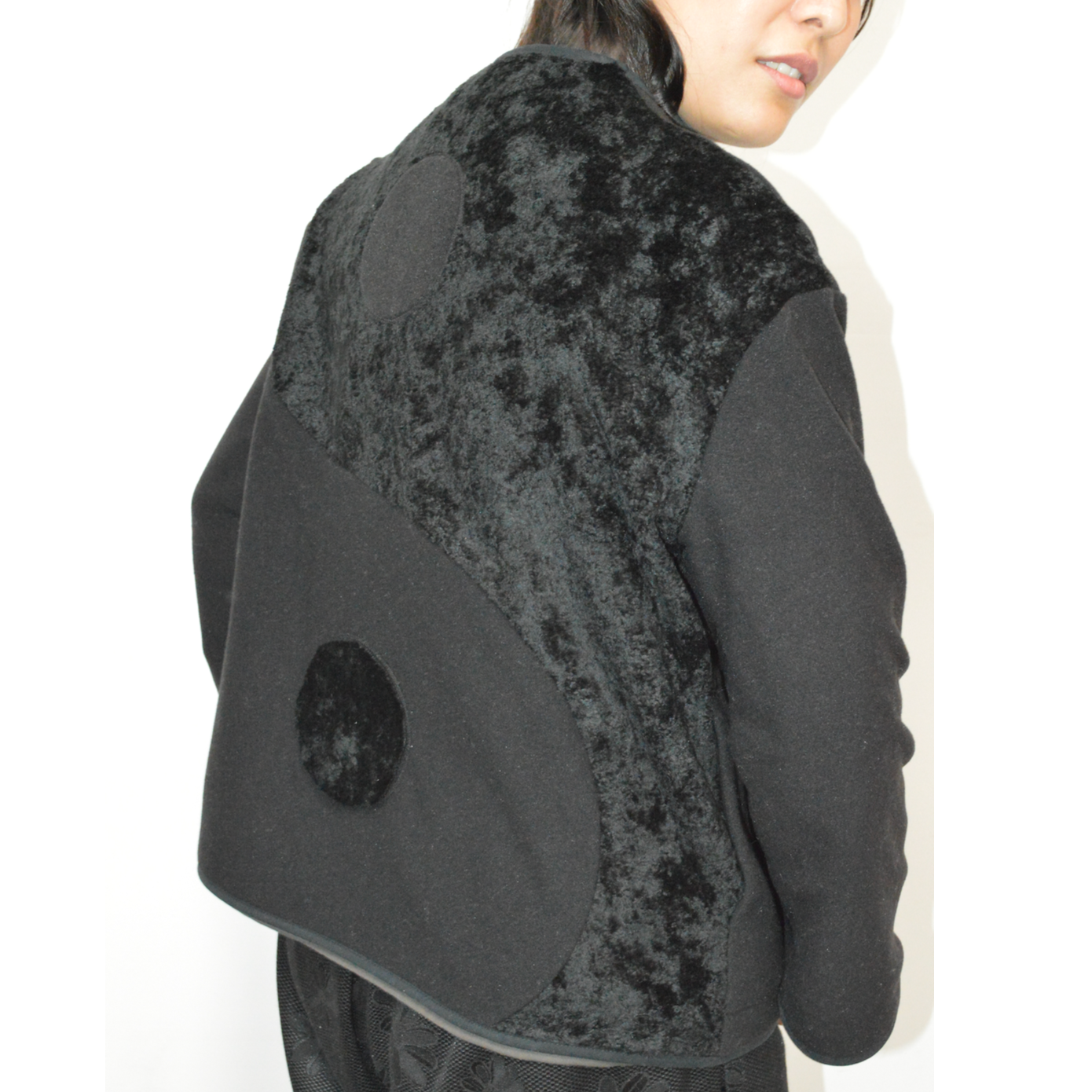 Noor - All Black