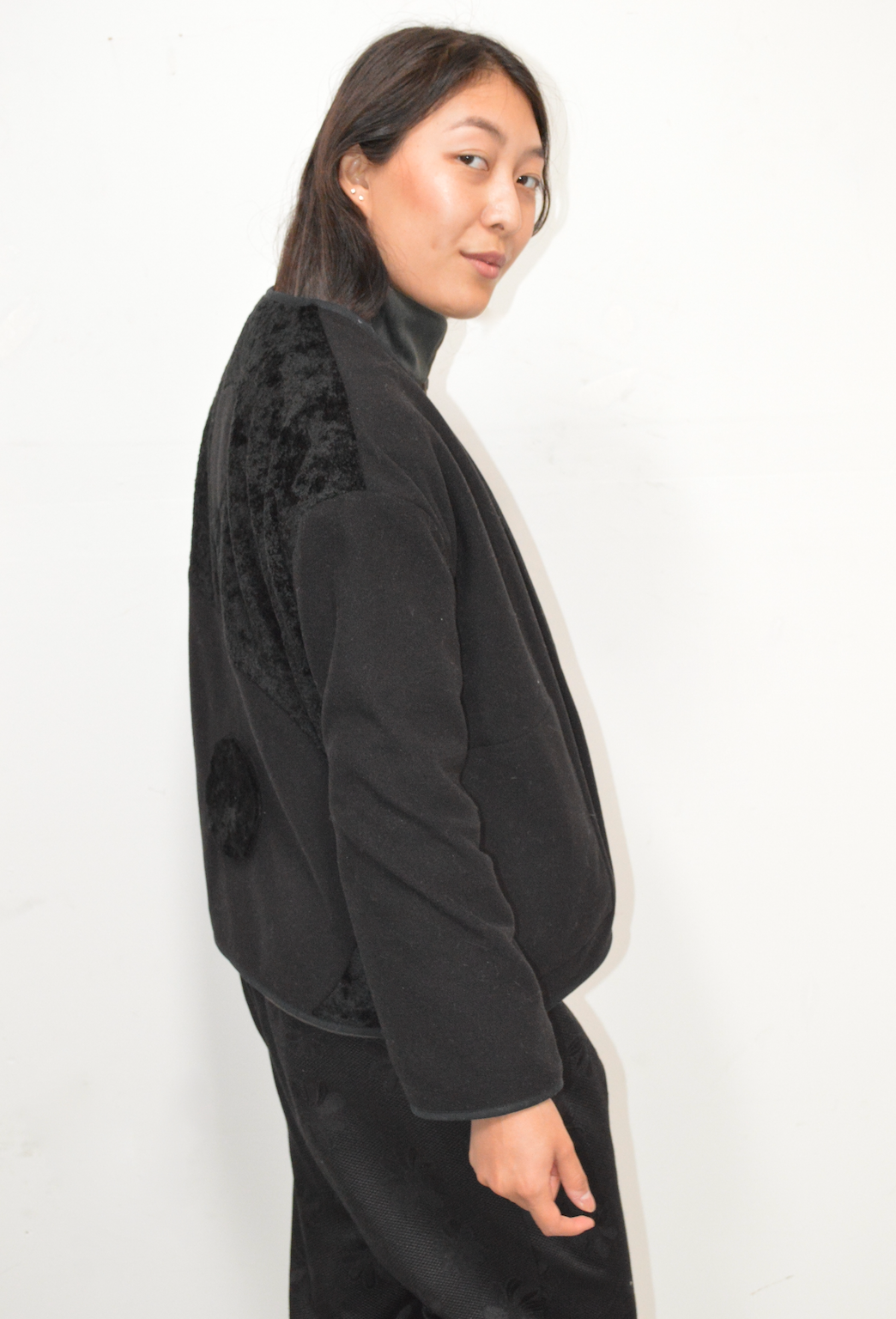 Noor - All Black