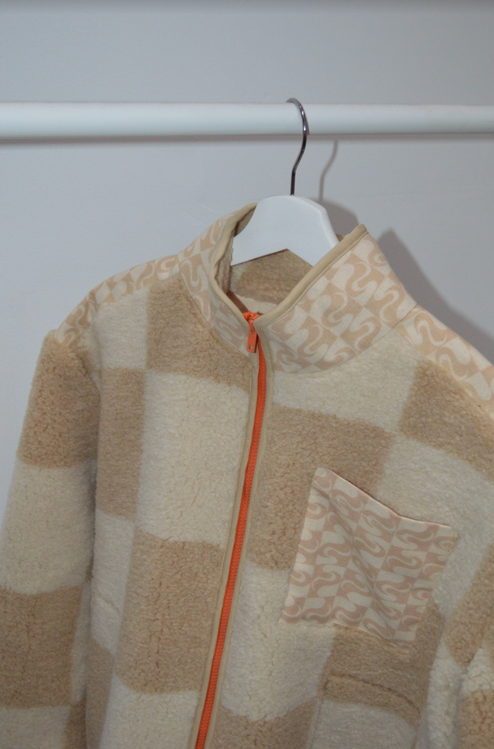 Linda - Nude Check x Nude Swirl